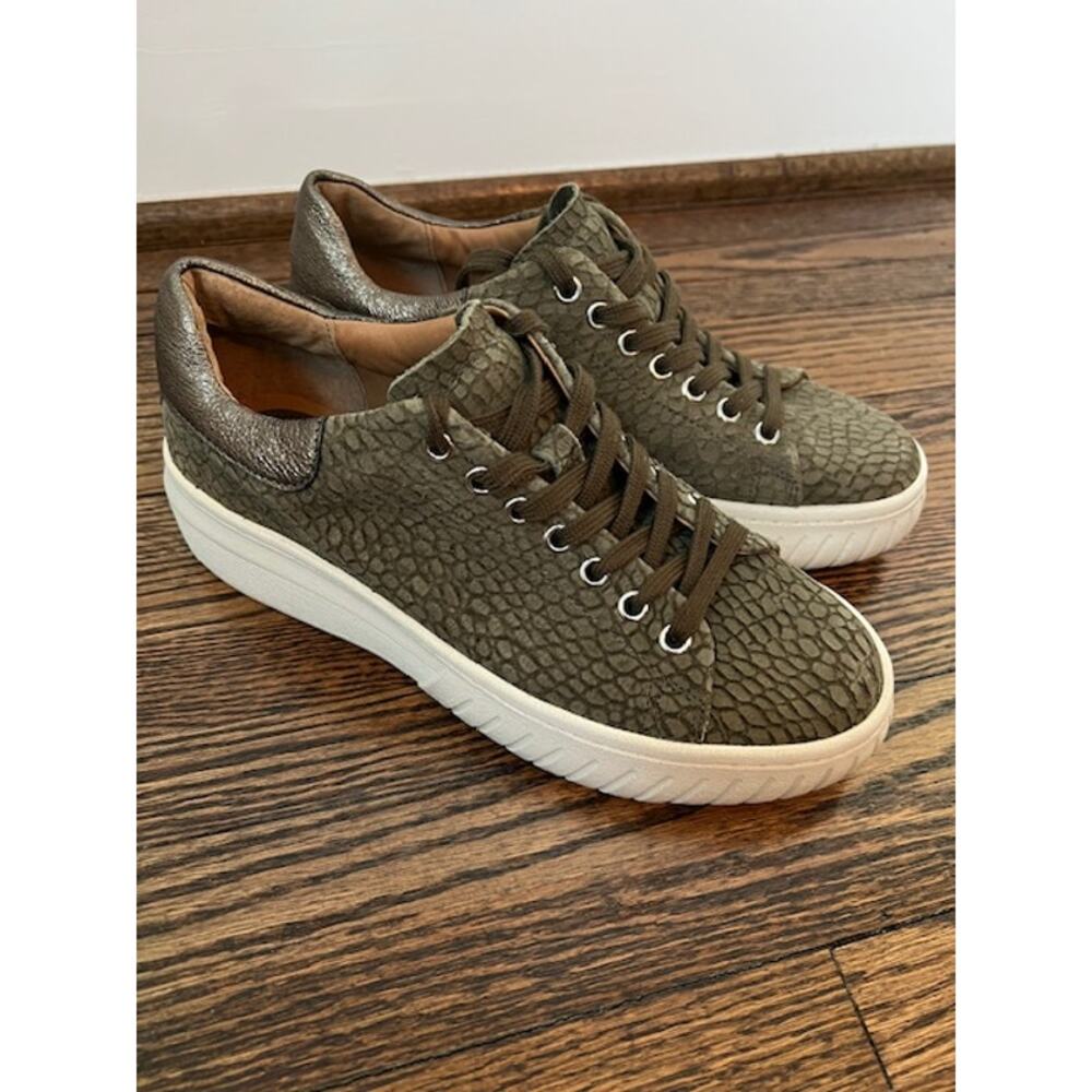 NWOB Sofft Parkyn Sneaker Womens 8.5M Olive Green Copper Platform Lace Up